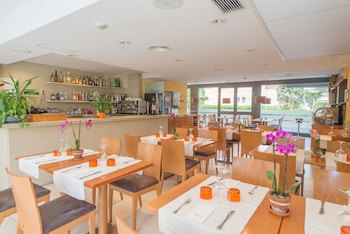 Atenea Park - Suites Apartments