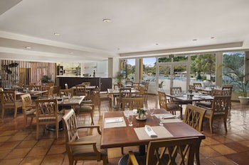 Hodelpa Garden Suites Golf & Convention Center