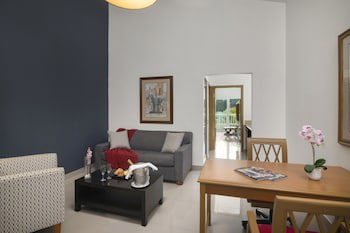 Hodelpa Garden Suites Golf & Convention Center