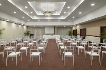 Hodelpa Garden Suites Golf & Convention Center