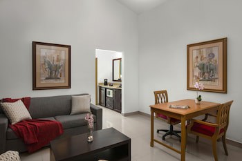 Hodelpa Garden Suites Golf & Convention Center