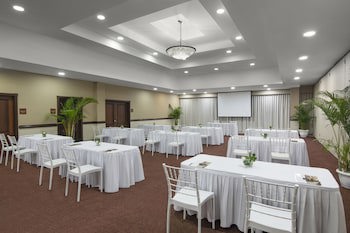 Hodelpa Garden Suites Golf & Convention Center