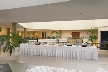 Hodelpa Garden Suites Golf & Convention Center