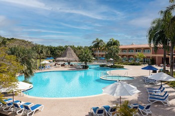 Hodelpa Garden Suites Golf & Convention Center