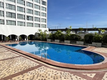 Bangkok Palace Hotel