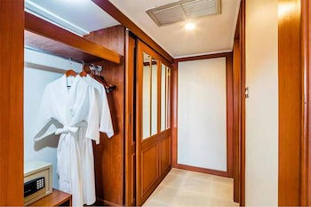 Bangkok Palace Hotel
