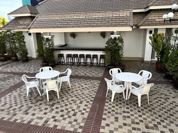 Bangkok Palace Hotel