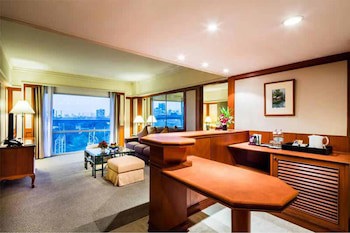 Bangkok Palace Hotel