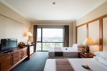 Bangkok Palace Hotel