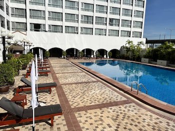 Bangkok Palace Hotel