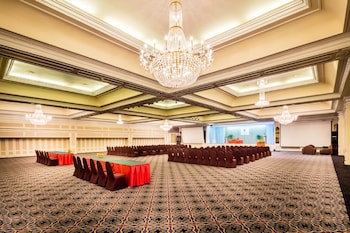 Bangkok Palace Hotel