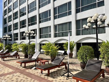 Bangkok Palace Hotel