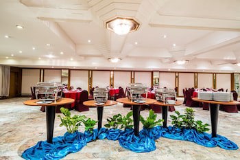 Bangkok Palace Hotel