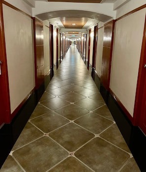 Bangkok Palace Hotel
