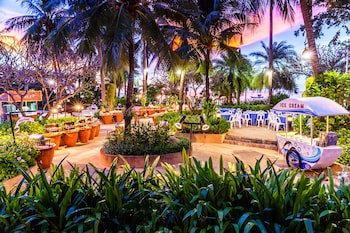 Cholchan Pattaya Beach Resort