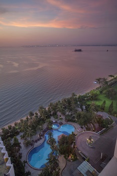 Cholchan Pattaya Beach Resort