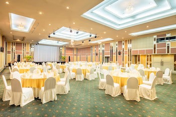 Cholchan Pattaya Beach Resort