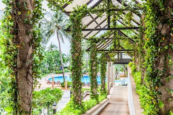 Cholchan Pattaya Beach Resort