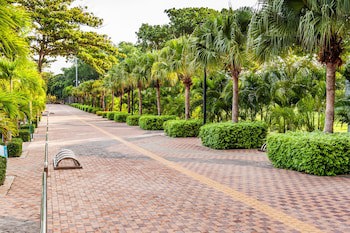Cholchan Pattaya Beach Resort