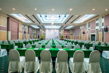 Cholchan Pattaya Beach Resort