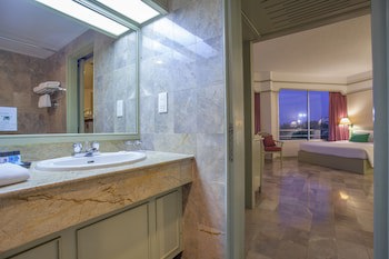 Cholchan Pattaya Beach Resort
