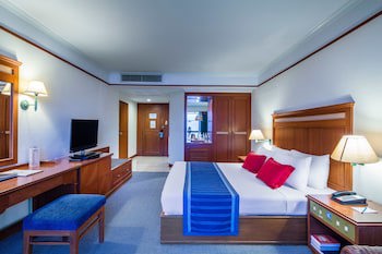 Cholchan Pattaya Beach Resort