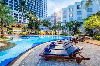 Cholchan Pattaya Beach Resort