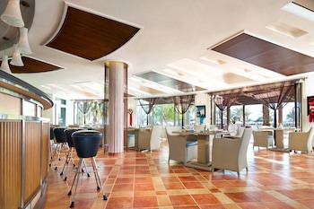 Le Meridien Al Aqah Beach Resort