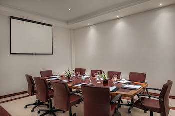 Le Meridien Al Aqah Beach Resort