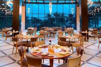 Le Meridien Al Aqah Beach Resort