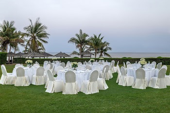 Le Meridien Al Aqah Beach Resort