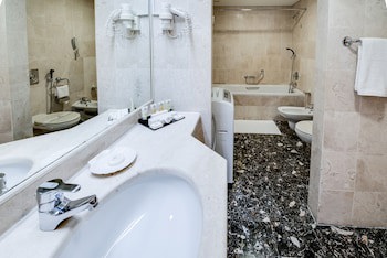 Grand Continental Hotel fotoğrafı