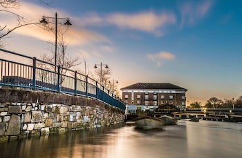 Riverside Hotel