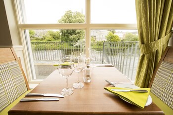 Riverside Hotel
