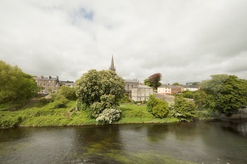 Riverside Hotel