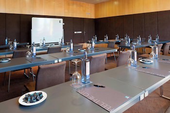 Ac Hotel Palacio De Santa Ana By Marriott