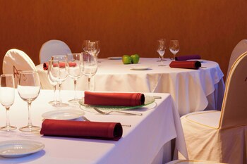 Ac Hotel Palacio De Santa Ana By Marriott