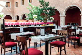 Ac Hotel Palacio De Santa Ana By Marriott