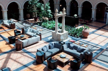 Ac Hotel Palacio De Santa Ana By Marriott
