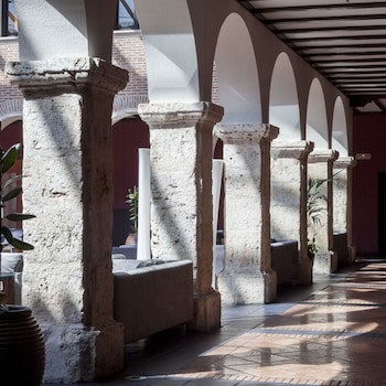 Ac Hotel Palacio De Santa Ana By Marriott