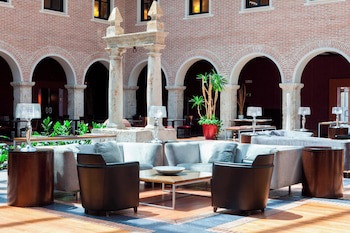 Ac Hotel Palacio De Santa Ana By Marriott