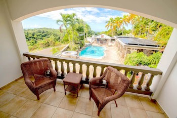 Lazy Parrot Inn