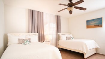 Lazy Parrot Inn