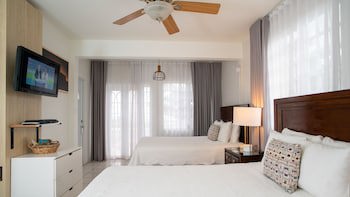 Lazy Parrot Inn