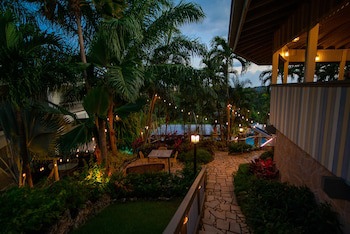 Lazy Parrot Inn