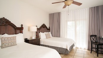 Lazy Parrot Inn
