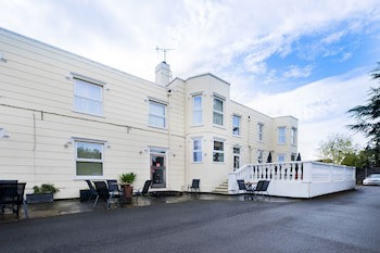 Ramada By Wyndham Cheltenham