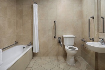 Ramada By Wyndham Cheltenham