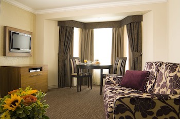 Ramada By Wyndham Cheltenham