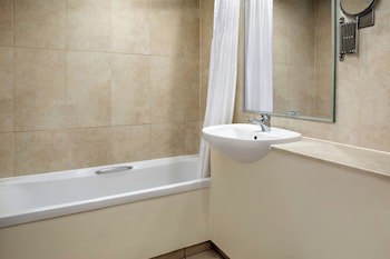 Ramada By Wyndham Cheltenham